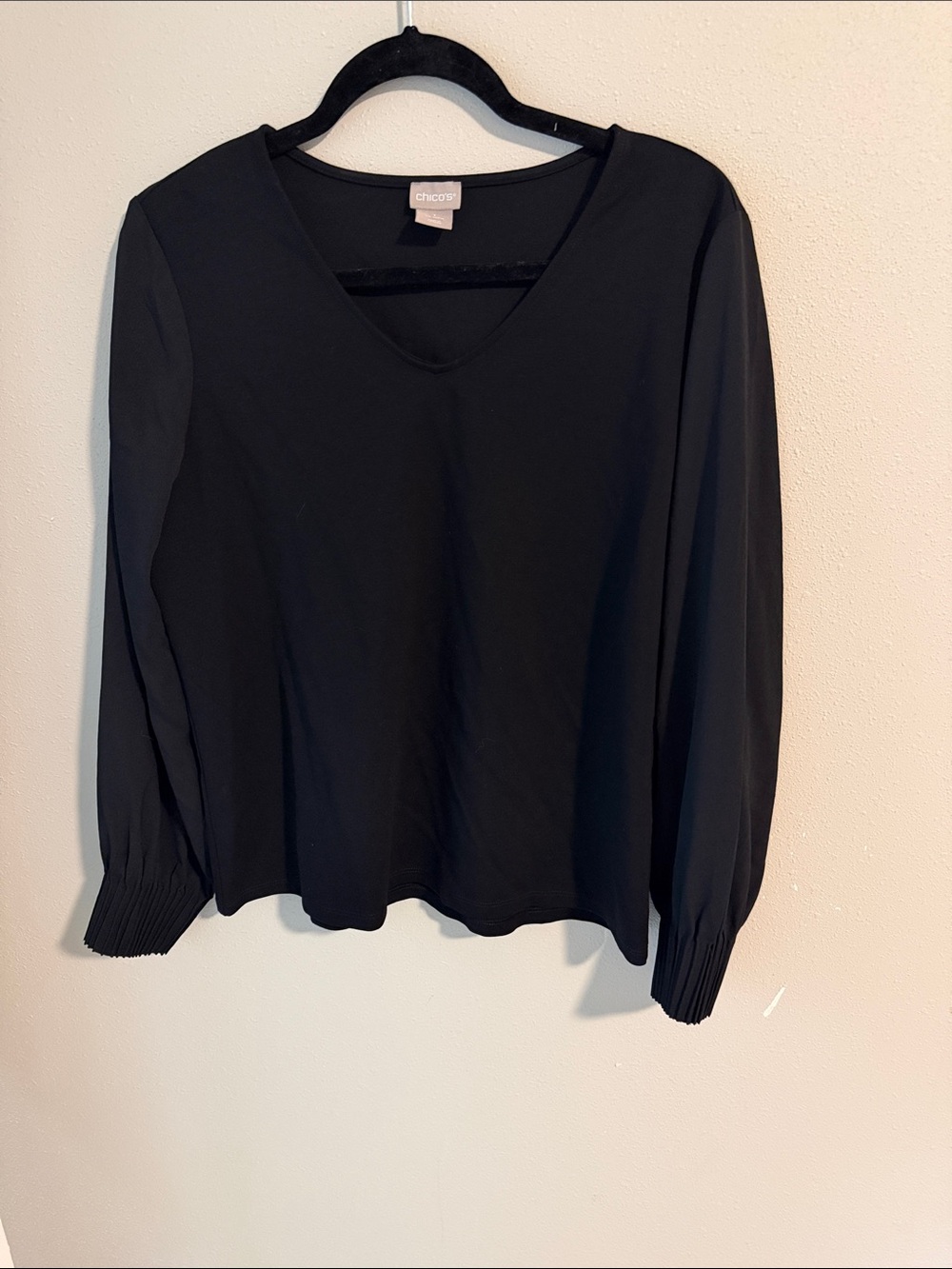 Chico's Black V-Neck Long Sleeve Pleated Cuff Top